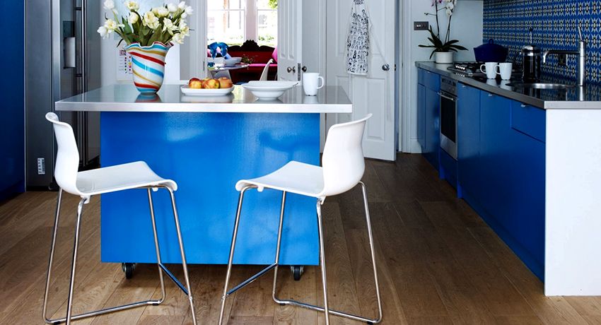 Barstol til køkkenet: Et nødvendigt møbel til stativ