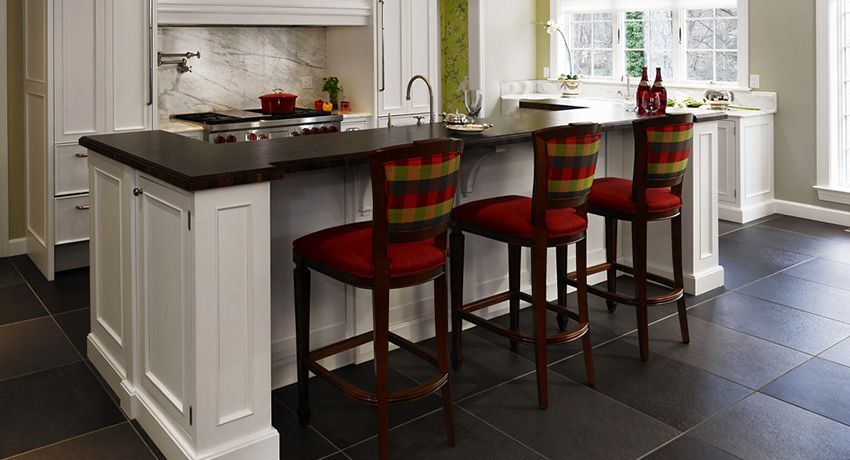 Barstol til køkkenet: Et nødvendigt møbel til stativ