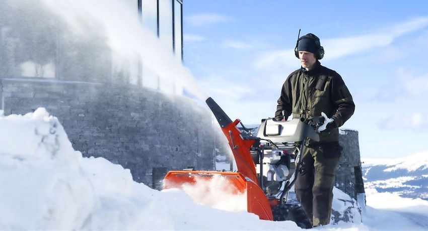 Bensin selvdrevne sne blæser: hvordan man vælger den bedste teknik