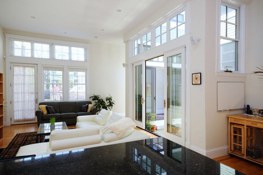 Interroom glasdør som en stilfuld accent i et moderne interiør