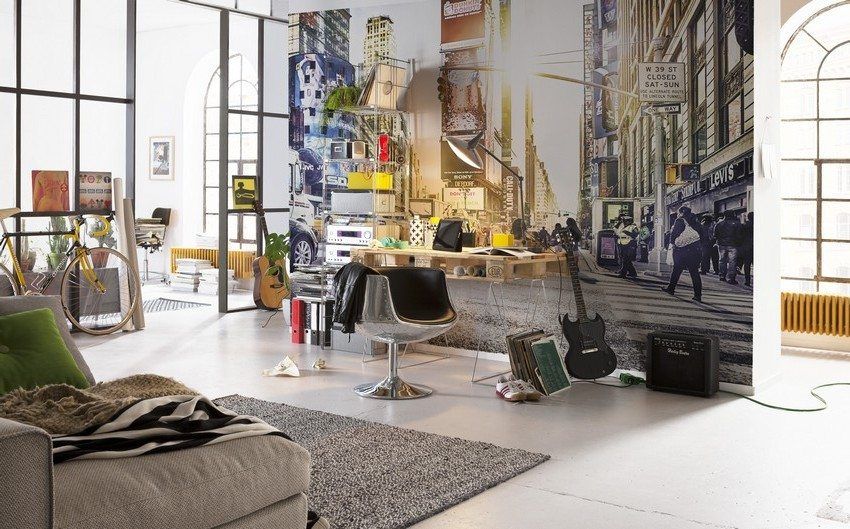 Vægmalerier, der udvider rummet i designet af en moderne lejlighed