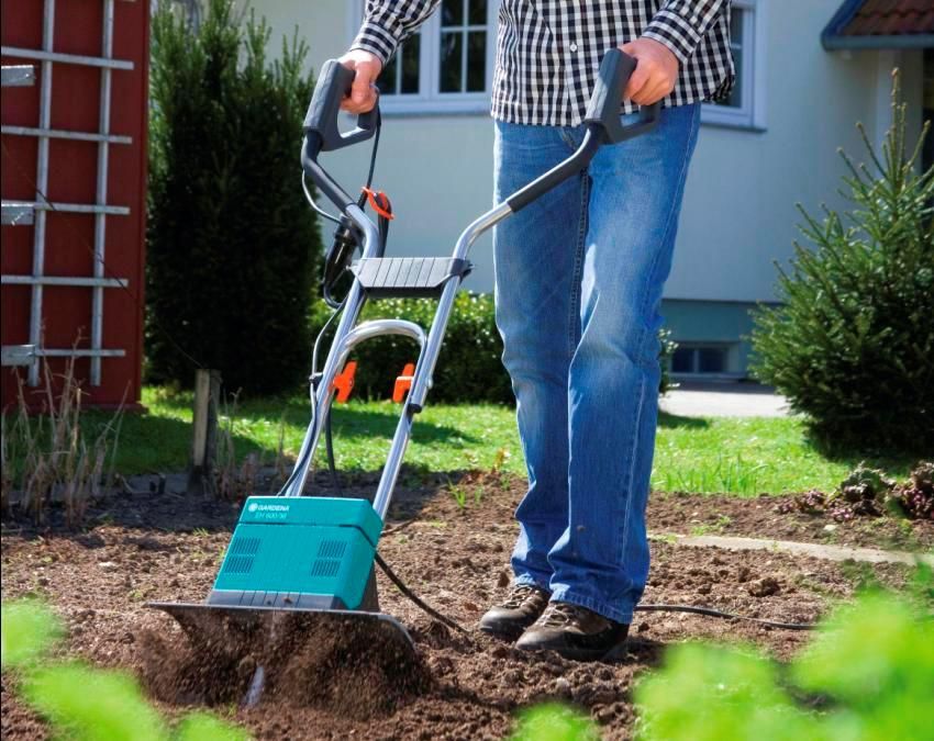 Elektrisk kultivator til havearbejde: en uundværlig gartnerteknik