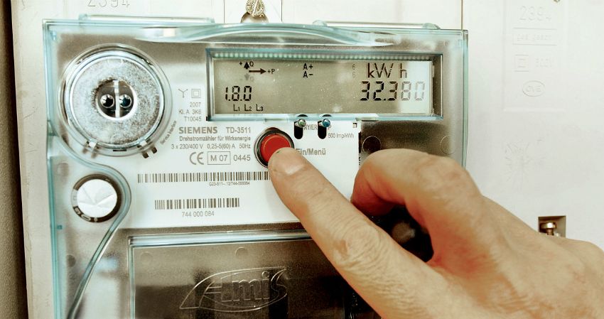 Elektrisk måler, der transmitterer aflæsninger: karakteristisk for regnskabsmateriel