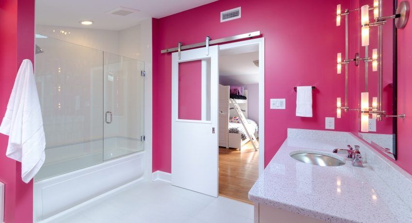 Hvordan man vælger en smuk og praktisk dør til badeværelset og toilet