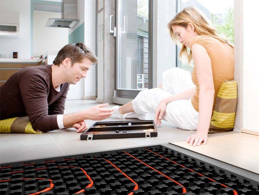Hvad er den bedste gulvvarme under fliser: anmeldelser af typerne af gulve