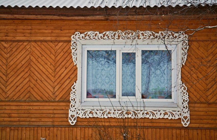 Platbands på vinduerne i et træhus: Yderligere dekoration af facaden