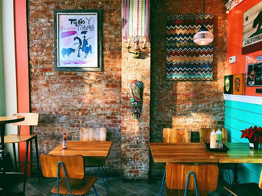 Tegl og murværk wallpapers: en interessant design tilgang"Кирпичная кладка" в интерьере кафе