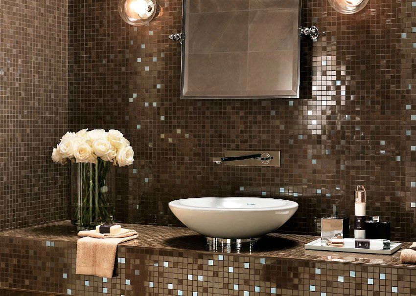 Mosaic flise til badeværelset: sorter, design valg og styling