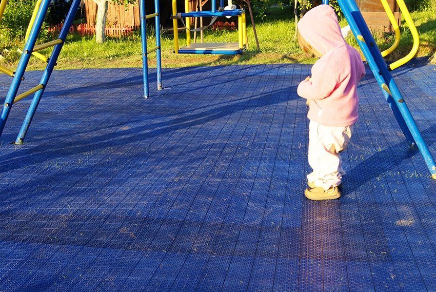 Dækning for legepladser i landet: sikkert leg i frisk luft