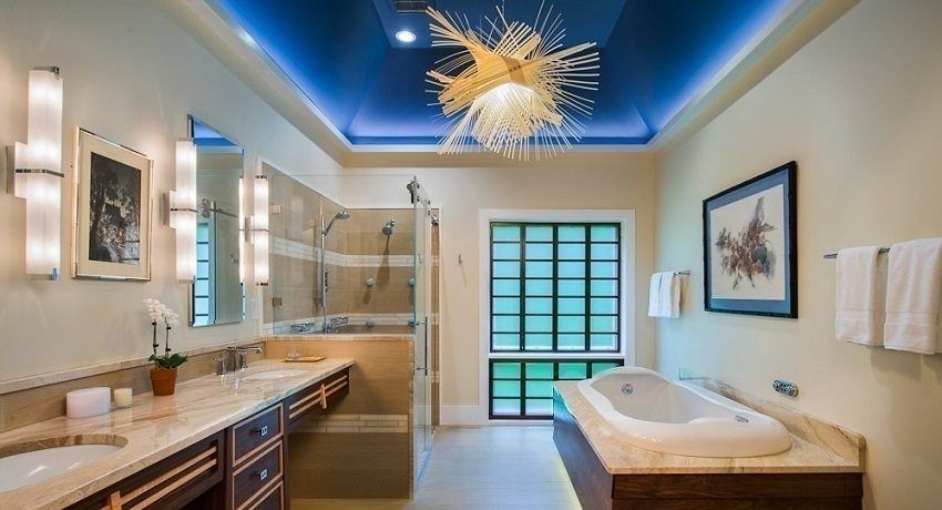 Loftet i badeværelset: hvordan man vælger materialet til dets design