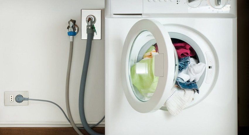 Korrekt tilslutning af vaskemaskinen til vandforsyningen og spildevand