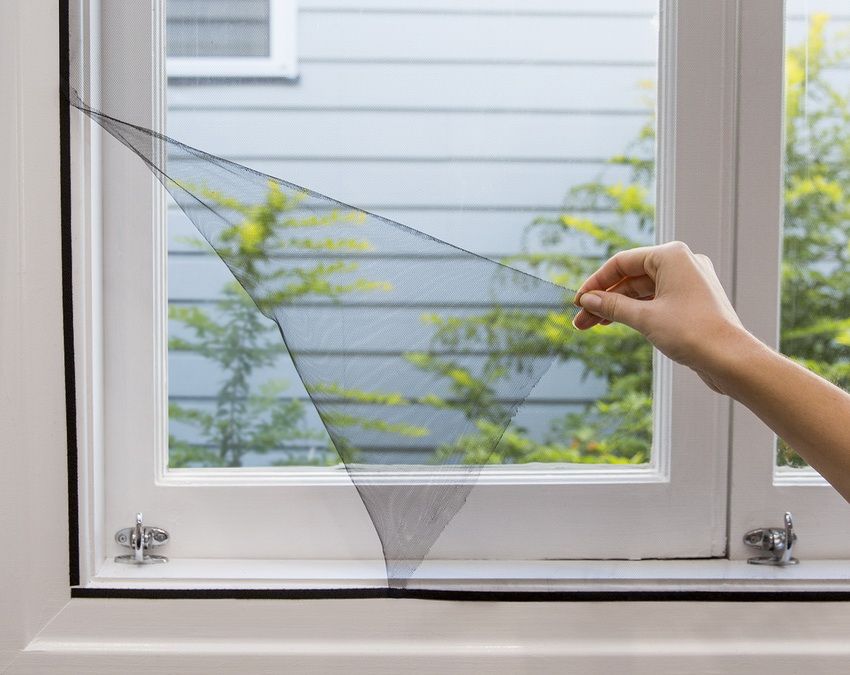 Myggenet på vinduerne: En pålidelig barriere mod insekter, støv og ned