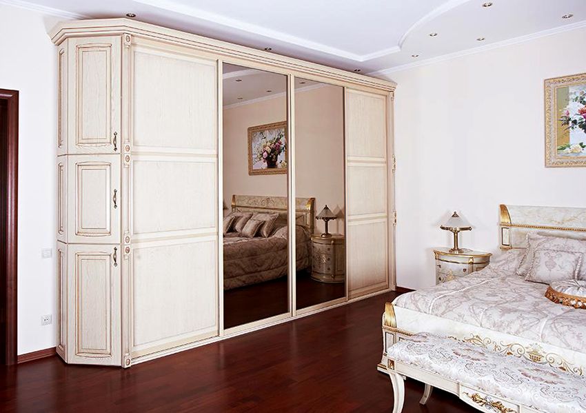 Garderobe i soveværelset: Et billede af forskellige varianter af designet