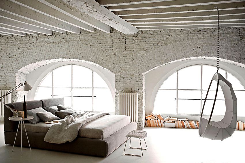 Loft-stil soveværelse: stilfuldt, rummeligt og usædvanligt værelse