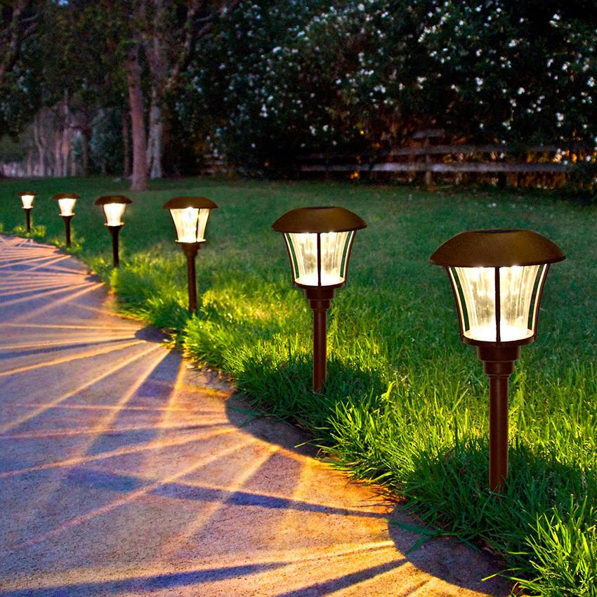 Sollamper til autonom belysning af haven og grunden