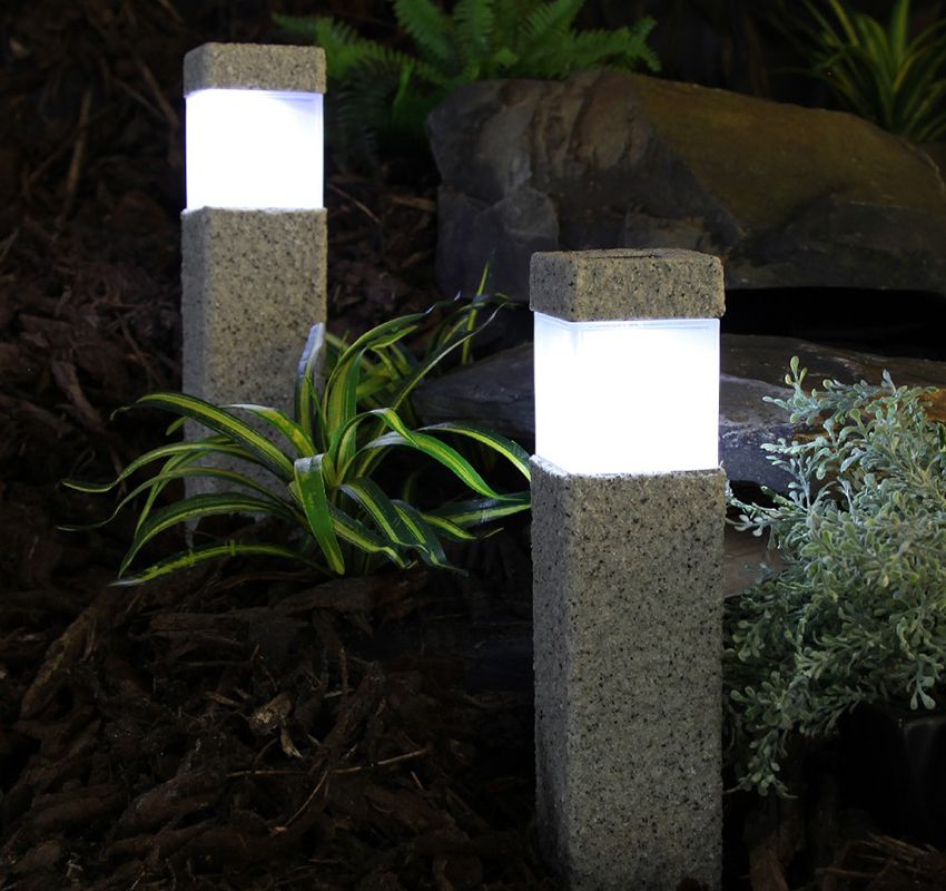Sollamper til autonom belysning af haven og grunden