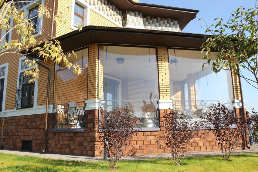 Gade gardiner til pavilloner og porches: smuk beskyttelse mod insekter og solen
