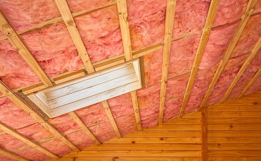 Isolering af loftet indefra, hvis taget allerede er dækket: materialer og teknologier