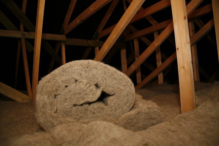 Opvarmning af loftet i et hus med et koldt tag: fælles metoder