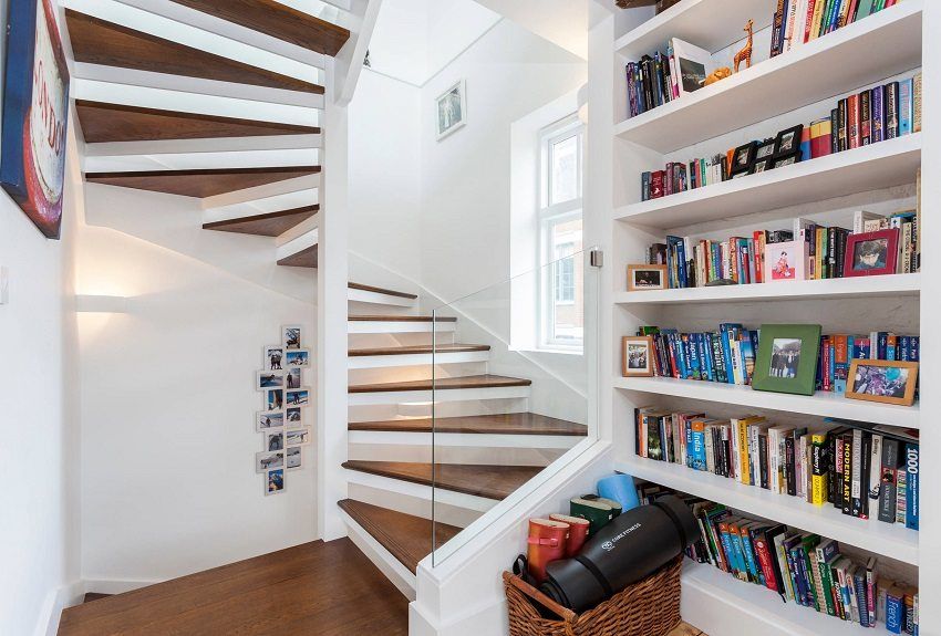 Spiraltrappe til anden sal i et privat hus: fotos, priser på design